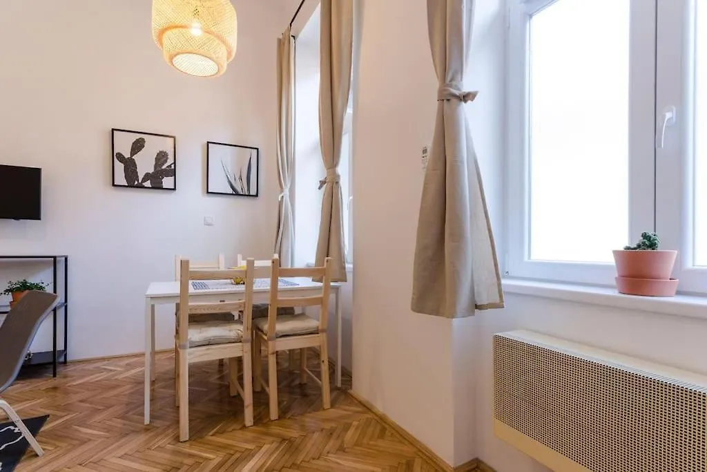 Cozy Studio Apartment In Famous Street Budapest