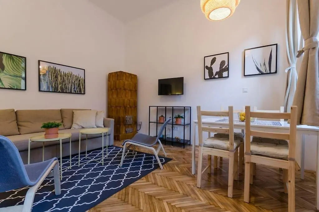 Cozy Studio Apartment In Famous Street Budapešť