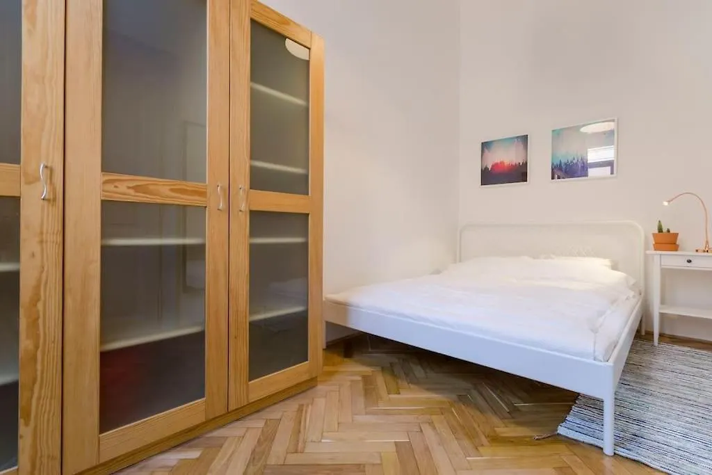 Cozy Studio Apartment In Famous Street Budapešť