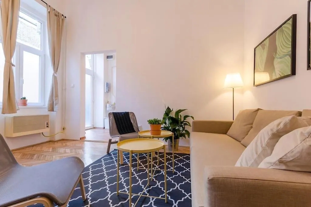Cozy Studio Apartment In Famous Street Budapešť