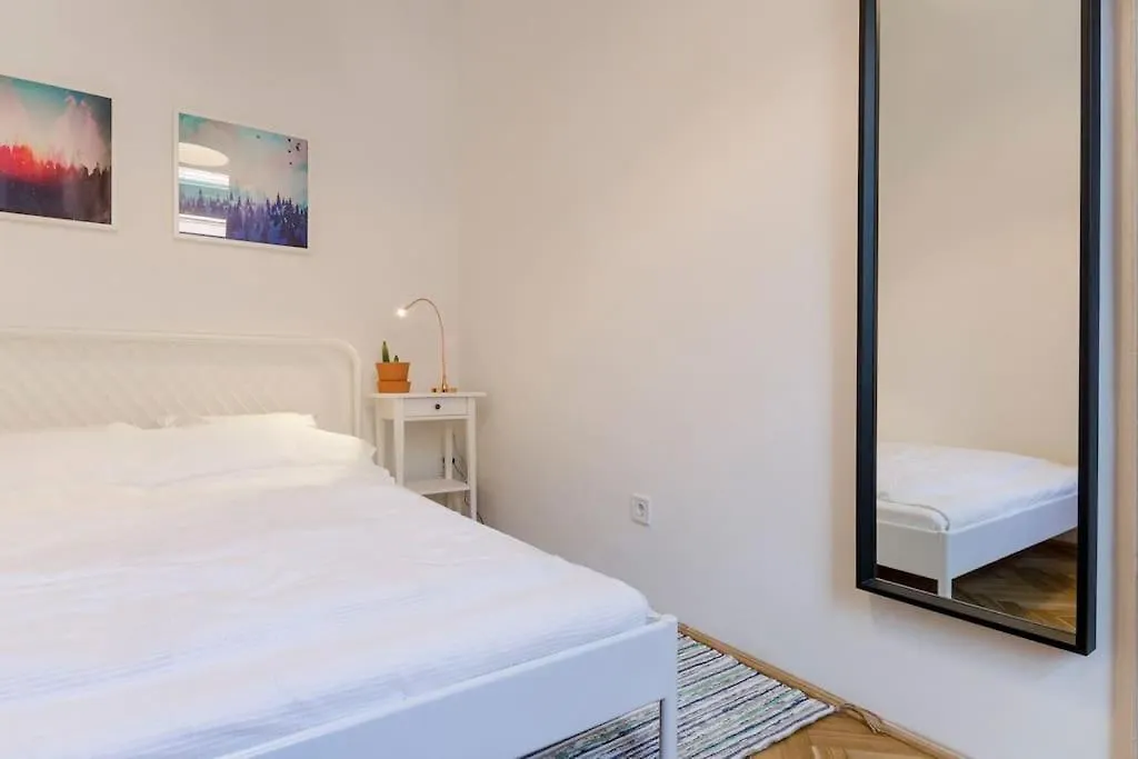 Cozy Studio Apartment In Famous Street Budapešť Maďarsko